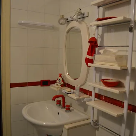 Konukevi Marco E Cio Porto Valtravaglia